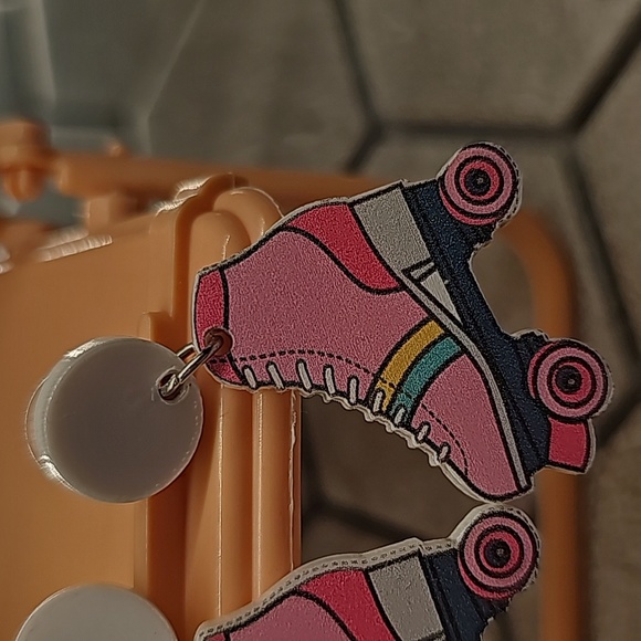Pink Rollerblade Earrings - Picture 2 of 3